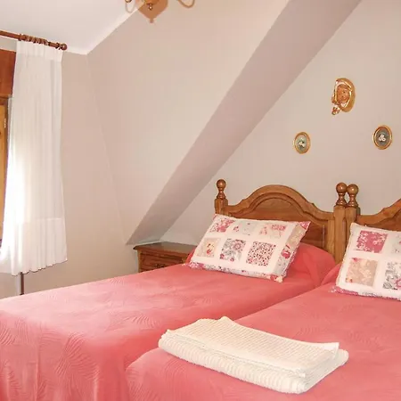 Gorgeous In Pilona With Kitchen Holiday home La Pinera (Morcin, Asturias)