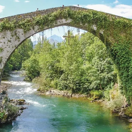 Gorgeous In Pilona With Kitchen Casa vacanze La Pinera (Morcin, Asturias)